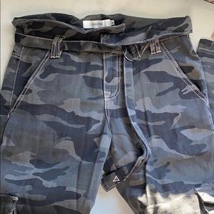 Camo loose fitting jeans – cargo style